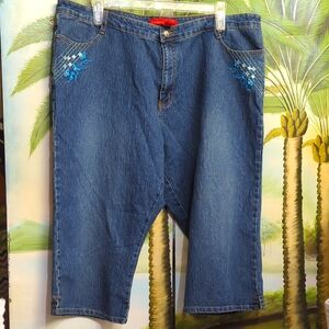 # 17 - Women's Cosmopolitan Blue Denim Capri Jeans Size 24w